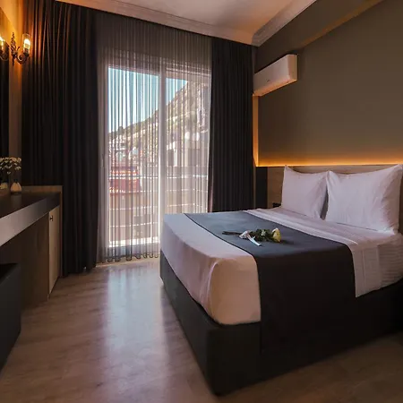 Otel Grand Faik Çeşme