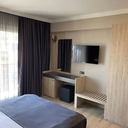 Grand Faik Hotell 3*